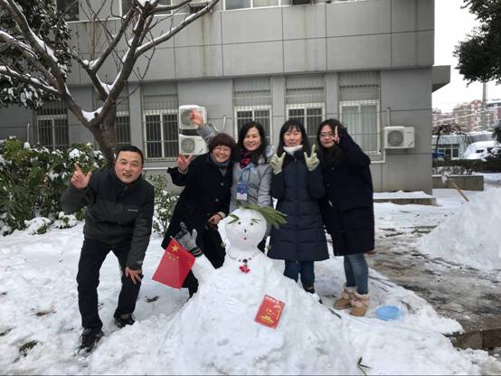 五楼美小妞.jpg